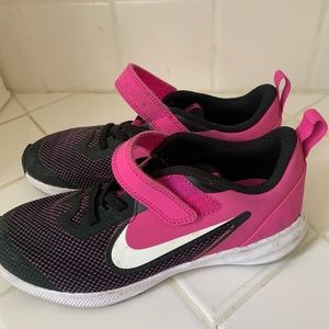 Nike girls tennis shoes size 1